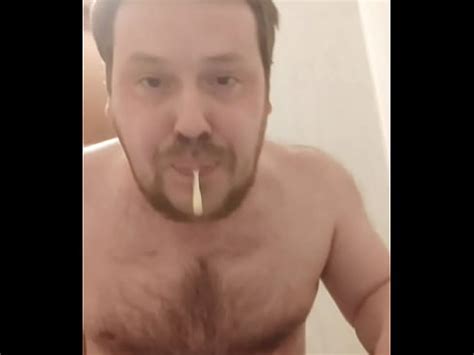 Gay Le Folla La Garganta Con Una Polla Enorme Una Bocanada De Semen Y