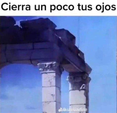 An Old Building With Two Pillars In Front Of It And The Words Ciera Un