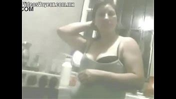 Mí suegra mostrando sus tetas XVIDEOS