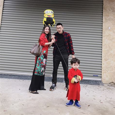 Loạt sao và hot gỉl Việt cùng chọn mặc áo dài xinh muốn xỉu trong ngày mùng 1 Tết