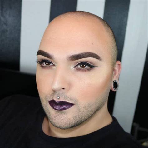 17 Stunning Men With Eyeliner Better Than Yours Dark Lipstick Eyeliner Eye Make Up