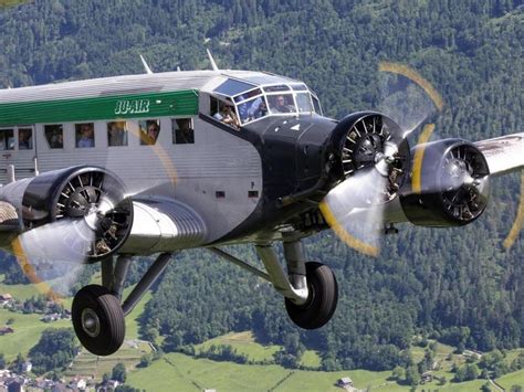 Svizzera Precipita Aereo Da Turismo Della Seconda Guerra Mondiale Si