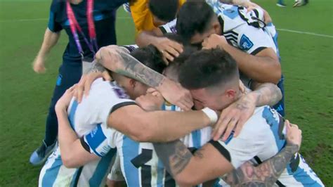 Video el emotivo abrazo con Messi de la Selección argentina tras el