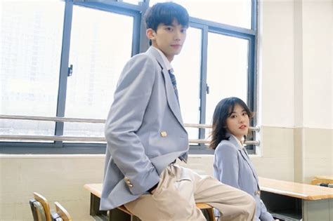 Lộ nhan sắc thật trên sóng livestream hot couple nửa triệu follow bị fan quay lưng đồng loạt