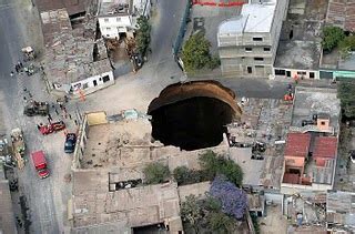 Giant Sinkhole in Guatemala – 2007 – Mysterious Planet