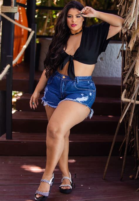Short Jeans Plus Size Hot Pants Rasgado Barra Desfiada Parcelamento Sem Juros