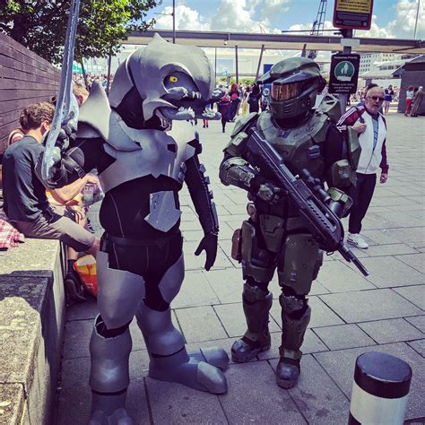 Halo Elite Cosplay