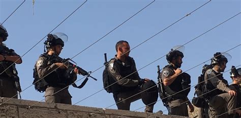 Las Fuerzas Israelíes Atacan A Multitudes Pacíficas En Lugares Sagrados De Jerusalén Amnistía