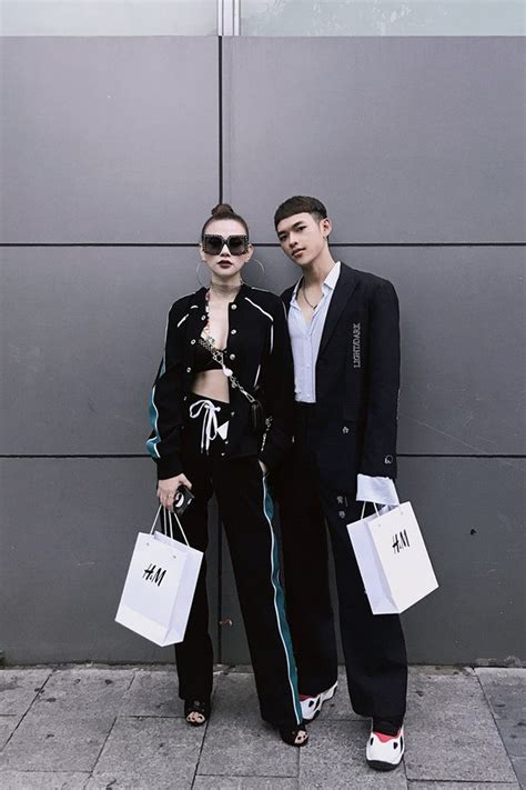 Ngắm những lần diện đồ như thời đôi mươi của hot mom showbiz Việt bạn sẽ thấy thời trang có