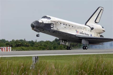 Esa Space Shuttle Discovery Lands At Ksc