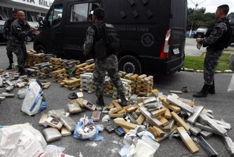 Apreensão de armas e drogas na Maré O Dia Rio de Janeiro