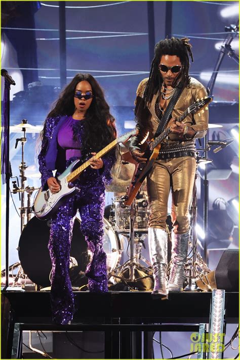 Her Performs Rock Medley With Lenny Kravitz And Travis Barker At