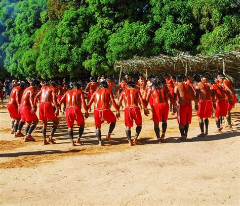 No Mato Grosso Indígenas Da Etnia Xavante Realizam Rituais