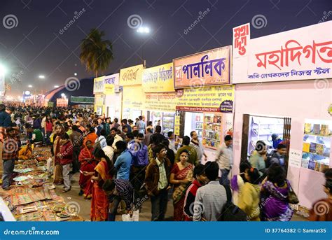 Kolkata Book Fair 2014 editorial photography. Image of gathering - 37764382