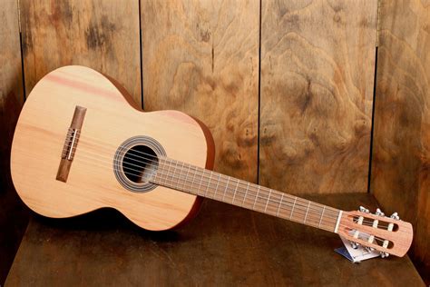 Las 6 Mejores guitarras españolas para principiantes Txirula Blog