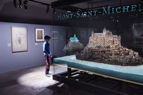 Museums Have Yet to Embrace Augmented Reality. But Microsoft Wants to ...