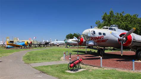 Castle Air Museum goes in heavy with huge bombers, cargo planes - CNET