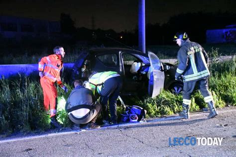 Violentissimo Schianto Tra Auto A Bulciago Gravissimo 22enne