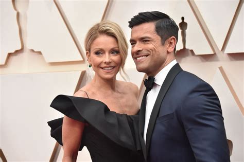 Who Is Kelly Ripas Husband Mark Consuelos The Us Sun