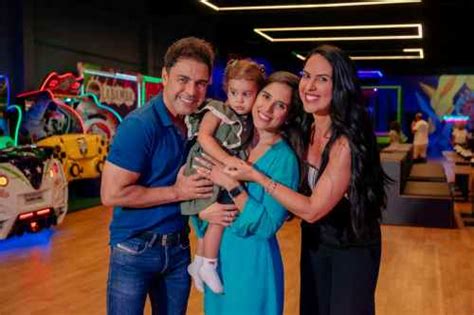 Ao lado da família Camilla Camargo comemora aniversário de 2 anos da