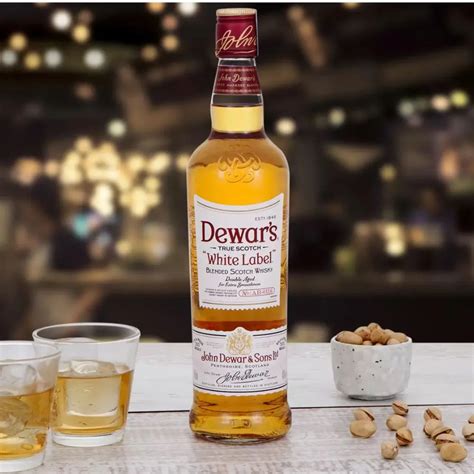 Whisky Dewars White Label 750ml - Royal Bebidas