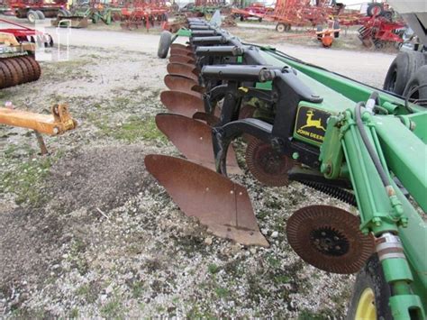 JOHN DEERE 2800 Auctions | EquipmentFacts