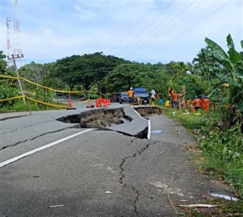 Jalan Nasional Di Kaki Gunung Seulawah Amblas Akibat Hujan Deras