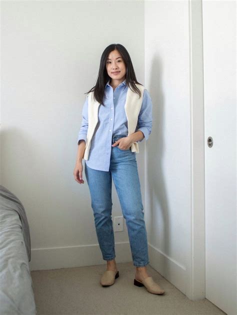 Easy Summer To Fall Transition Outfits Everlane Relaxed Oxford Shirt