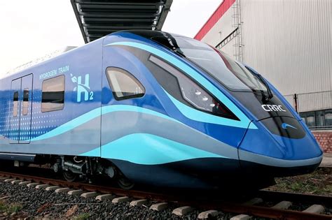 Meet Chinas First Semi High Speed Hydrogen Train Gets 600 Km Range