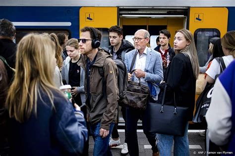 Prijzen Treinkaartjes En Abonnementen NS Stijgen Komend Jaar Niet