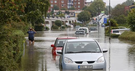 Powodzie W Szwecji I Danii Auta Utkn Y Na Zalanych Ulicach Pogoda W