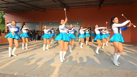 Mostrando Su Talento Y Belleza Las Cachiporristas De Banda El