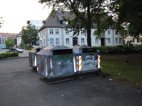 Wolfenb Ttel Mehrere Papiercontainer Angez Ndet Regionalheute De