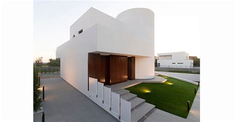 Casa Unifamiliar De Arquitectura Minimalista DPArquitectura