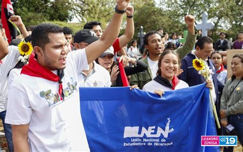 Universitarios De Nicaragua Rinden Homenaje Al H Roe Y M Rtir Del