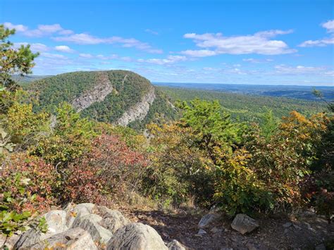 4 Amazing Fall Foliage Hikes in Eastern Pennsylvania - Prius for Two