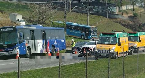 Colis O Entre Carreta E Nibus Provoca Interdi O De Faixa Na Rodovia