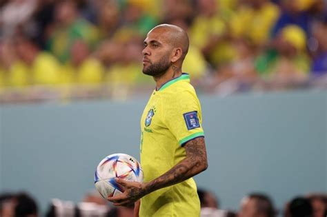 Dani Alves Condannato A Anni E Mezzo Di Carcere Per Lo Stupro In Una