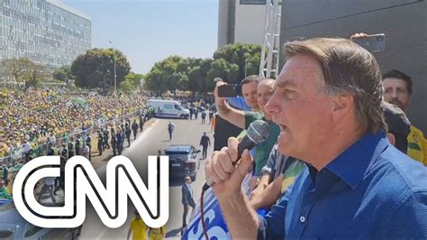 Bolsonaro Quem Age Fora Da Constituição Deve Ser ‘enquadrado Ou