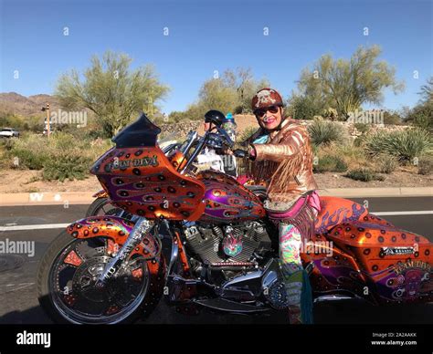 Scottsdale Arizona Usa April 14 2018 A Female Motorcyclist