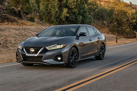 The Refreshed 2019 Nissan Maxima Gets A Bolder Look Outside And In Cnet