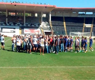 Torcedores Invadem Treino Do Vasco Para Cobrar Elenco Cidadeverde