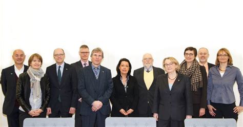 Ministerin Theresia Bauer zu Besuch am NaWik Nationales Institut für