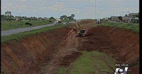 G1 Agetop retoma construção de viaduto na BR 040 em Aparecida de