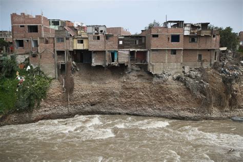 SMP Viviendas en peligro de colapsar por aumento de caudal del río