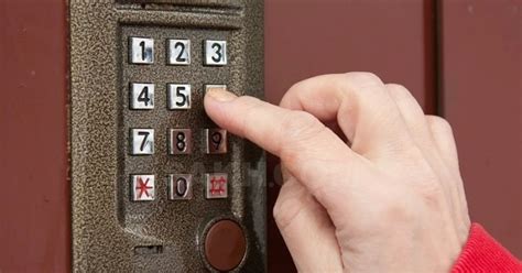 Домофоны в многоквартирных домах. Координатные и цифровые. В чём ...