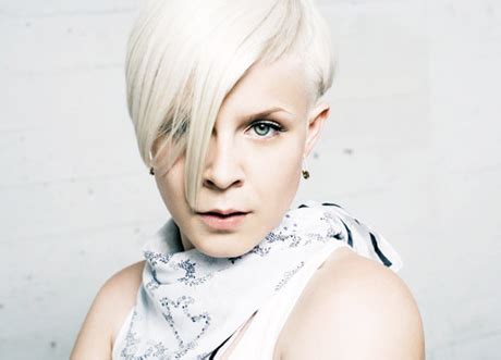 Robyn "Call Your Girlfriend" (video) | Exclaim!