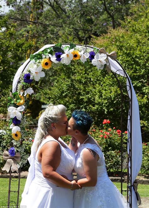 Australia S First Legally Married Lesbian Couple Celebrate Daily Mail