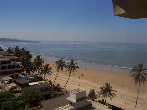 Juhu Beach in Mumbai, India | Amazing india, Pretty places, The ...