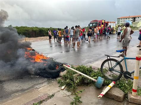 Manifestantes Bloqueiam Ambos Os Sentidos Da Avenida Euclides